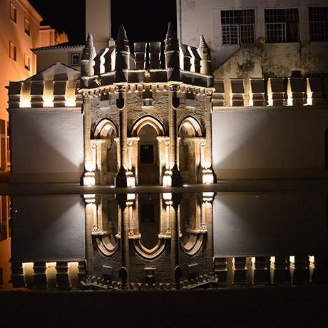 Iluminación nocturna del chafariz de los Caños, Torres Vedras
